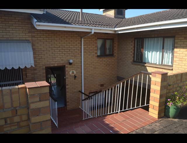 2 BEDROOM DUPLEX FOR SALE IN SCOTTBURGH CENTRAL